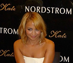 Nicole Richie bans dad from singing at wedding