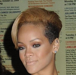 Rihanna sends fashion texts to Katy Perry
