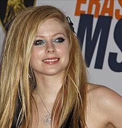 Avril Lavigne: `I like an old-fashioned man`