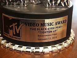 Black Keys Get An Apology From MTV For Moonman Misprint