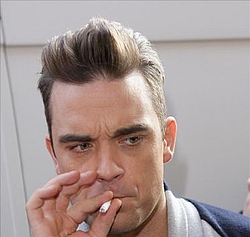 Robbie Williams hopes for `gay` baby