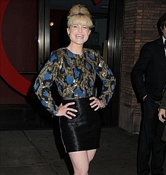 Kelly Osbourne borrows Ellen`s jacket to hide pink knickers