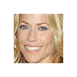 Sheryl Crow to reduce touring schedule for kids
