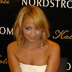 Nicole Richie planning ‘old fashioned’ wedding