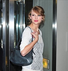 Taylor Swift arrives in Japan