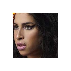 Amy Winehouse looks to Brazil