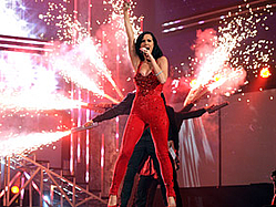 Katy Perry Sets Off &#039;Firework&#039; At AMAs