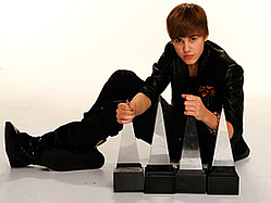 American Music Awards 2010 Belong To Justin Bieber, Rihanna