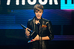 Justin Bieber Wins AMAs Artist of the Year