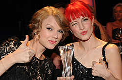 Taylor Swift, Carrie Underwood Toasted As &#039;CMT Artists of the Year&#039;