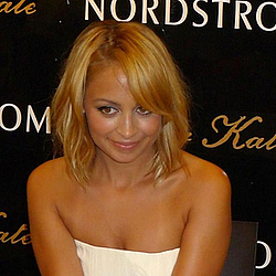Nicole Richie bans paparazzi for five years
