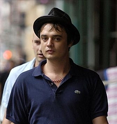 Pete Doherty apologises to sister of overdose victim outside court