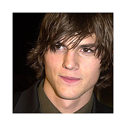 Ashton Kutcher defends online romance