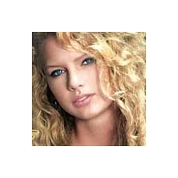 Taylor Swift the new face of Covergirl Cosmetics