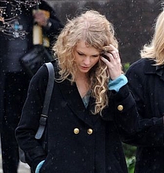 Taylor Swift loves getting `dolled up`