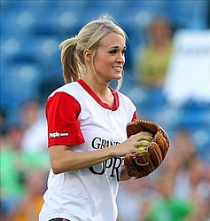 Carrie Underwood: `I like being a hockey wife`