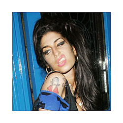 Amy Winehouse &#039;Enjoying Holiday Romance&#039; On Comeback Tour