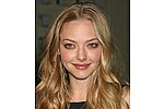 Amanda Seyfried and Ryan Phillippe hug on film set - The pair were caught leaving a Halloween party together last year and now three months on they are &hellip;