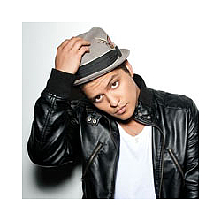 Bruno Mars To End Rihanna&#039;s UK Chart Reign