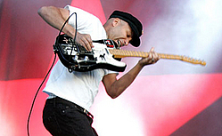 Rage Against The Machine supporting &#039;dismissed&#039; Fender and Gibson manufacturers