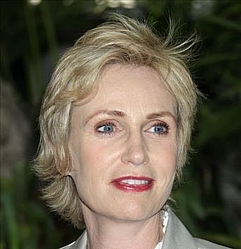 Jane Lynch: `Gay actors don`t get straight roles`