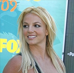 Britney Spears `taking risks` for new video