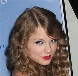 Taylor Swift reveals secret to perfect curls