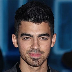 Joe Jonas asks fans to pray for poorly pooch