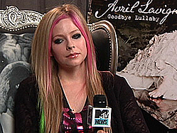 Avril Lavigne Rocks Out In 3-D For &#039;What The Hell&#039;