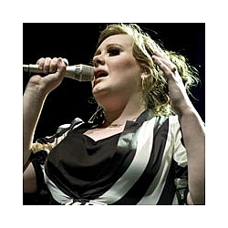 Adele Feels Like &#039;Blagger&#039; As She Tops UK Album Chart