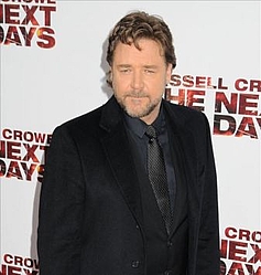 Russell Crowe `taking break from Hollywood`