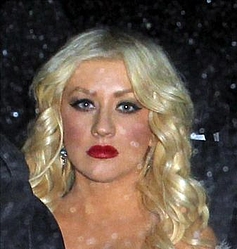 Christina Aguilera flubs lyrics at Super Bowl