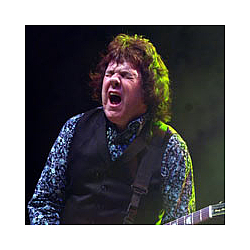 Bryan Adams, Bob Geldof Pay Tribute To Thin Lizzy&#039;s Gary Moore