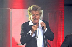 Rod Stewart used steroids to protect voice