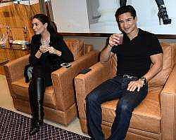 Mario Lopez and wife get some shoes, cocktails in Glendale