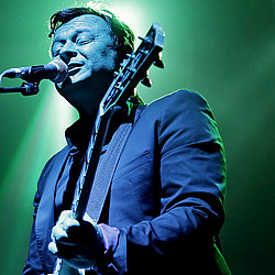 Manic Street Preachers kick off UK tour and debut new material