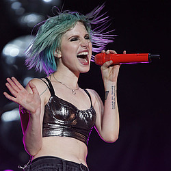 Hayley from Paramore accused of lip-synching by fan