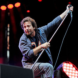 Eddie Vedder covers John Lennon and Tom Waits at mini gig