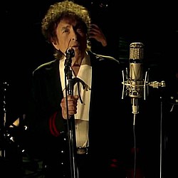 Bob Dylan plays first show of 2016 in Japan