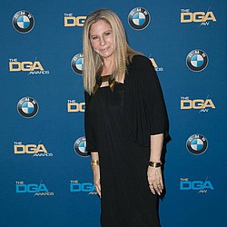 Barbra Streisand attacks media over Hillary Clinton coverage