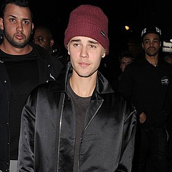 Justin Bieber settles with another paparazzo