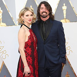 Dave Grohl keeps cool dad status with Oscars performance