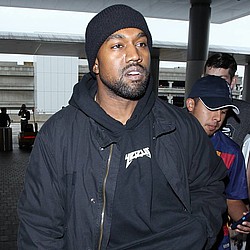 Kanye West steps in to break up paparazzi fight