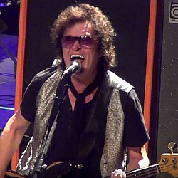 Glenn Hughes tour postponed after double knee replacement