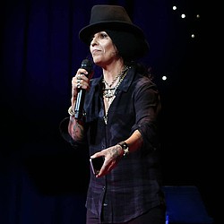 Linda Perry apologises for Lady Gaga attack