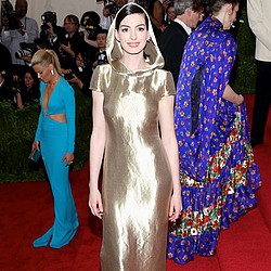 Anne Hathaway: Taylor Swift is a force of nature