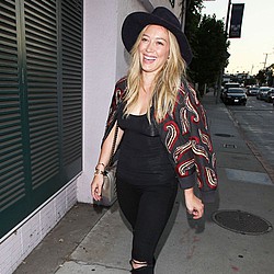 Hilary Duff &#039;gets flirty with trainer&#039;