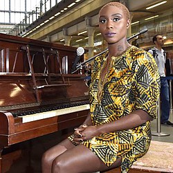 Laura Mvula launches free piano lessons at St Pancras