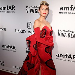Miley Cyrus honoured by amfAR