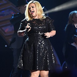 Kelly Clarkson doesn&#039;t show off her award wins